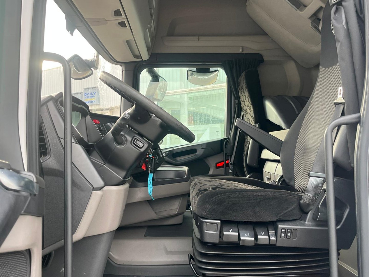 Interior photo 1: Nyergesvontató Cabeza Tractora Scania R450 AUTOMATICO-INTARDER