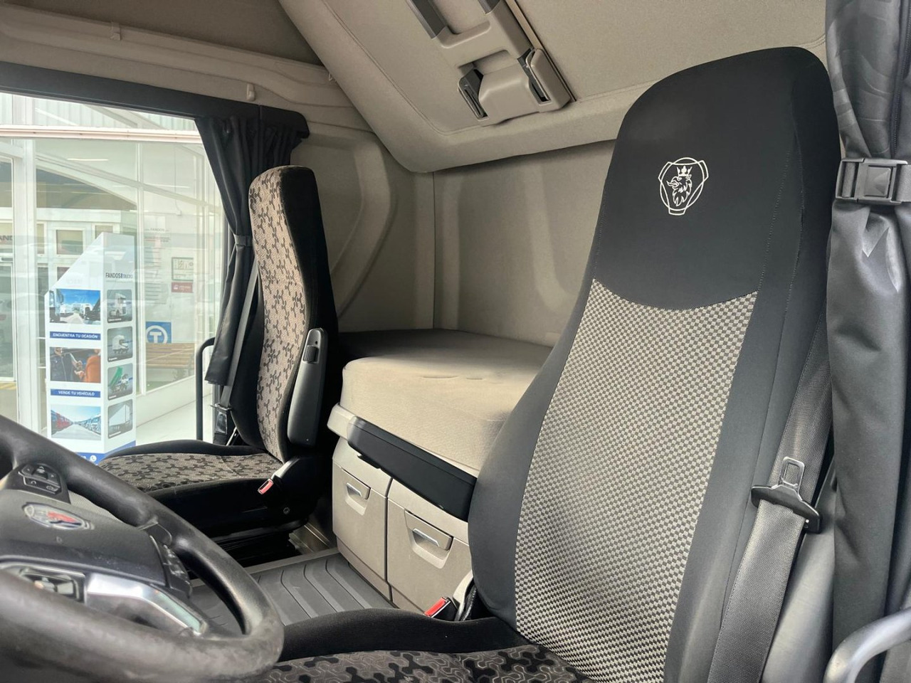 Interior photo 2: Nyergesvontató Cabeza Tractora Scania R450 AUTOMATICO-INTARDER
