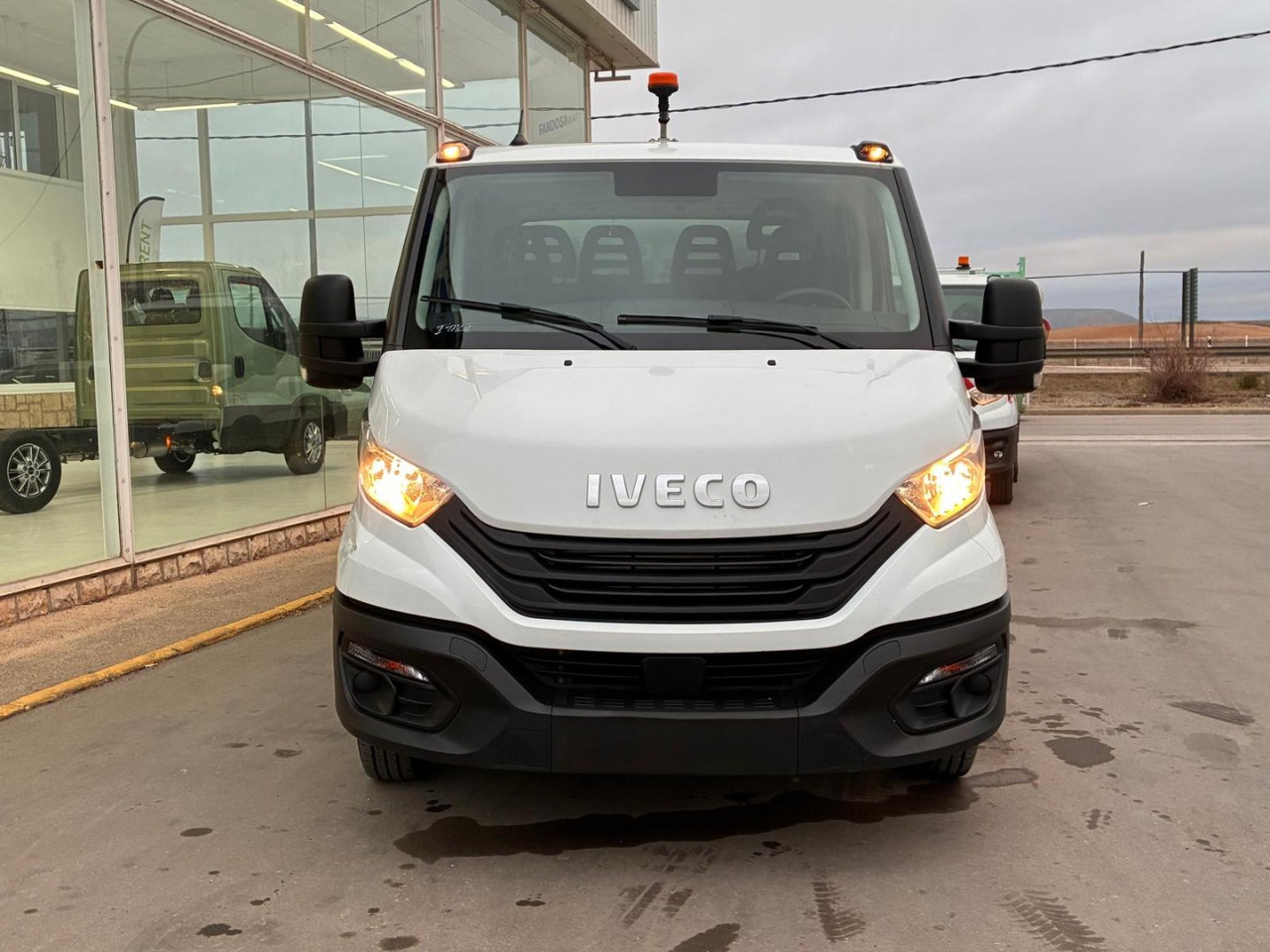 Volquete/Dumper IVECO 35C14 CAJA BASCULANTE DOBLE CABINA - Billenőplatós kisteherautó, Duplakabinos kisteherautó: 2 kép. Volquete/Dumper IVECO 35C14 CAJA BASCULANTE DOBLE CABINA - Billenőplatós kisteherautó, Duplakabinos kisteherautó: 2 kép.