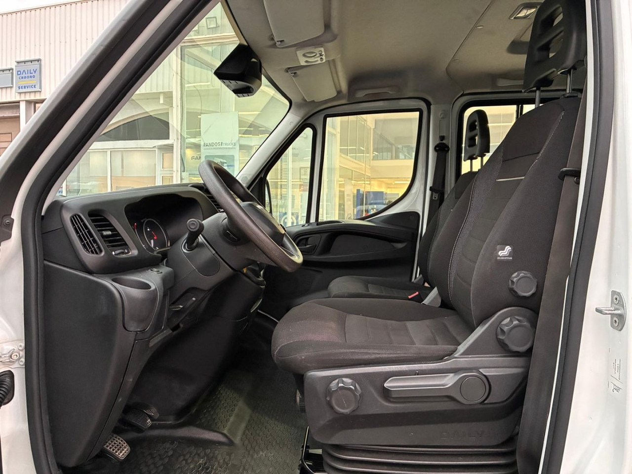 Volquete/Dumper IVECO 35C14 CAJA BASCULANTE DOBLE CABINA - Billenőplatós kisteherautó, Duplakabinos kisteherautó: 5 kép. Volquete/Dumper IVECO 35C14 CAJA BASCULANTE DOBLE CABINA - Billenőplatós kisteherautó, Duplakabinos kisteherautó: 5 kép.