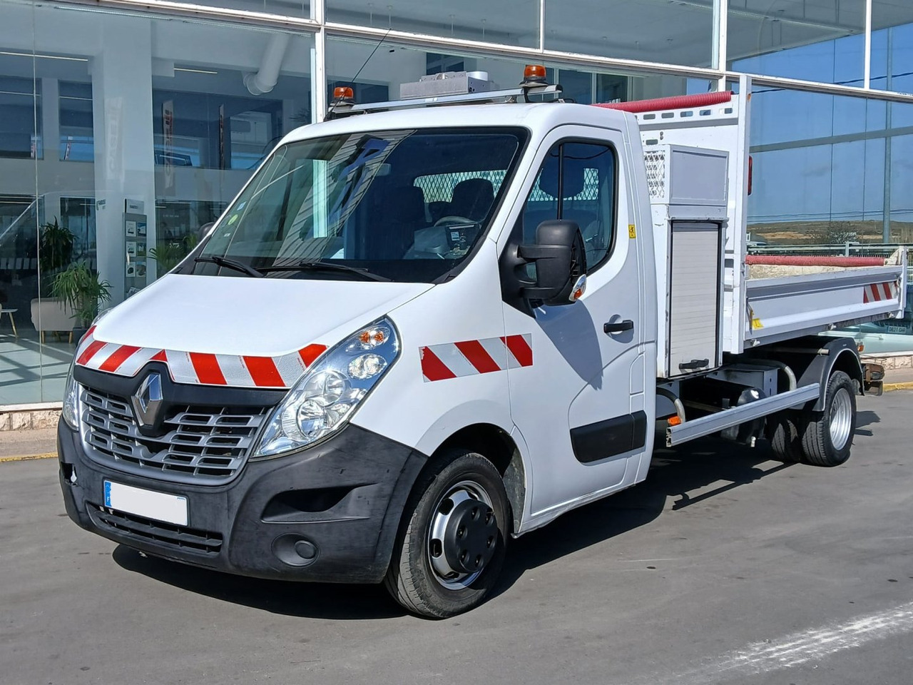 Volquete/Dumper Renault MASTER R3500 L3 2.3 - Billenőplatós kisteherautó: 1 kép. Volquete/Dumper Renault MASTER R3500 L3 2.3 - Billenőplatós kisteherautó: 1 kép.