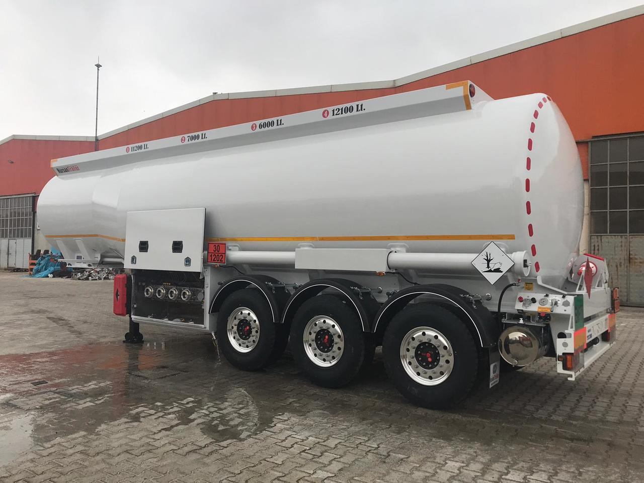 NURSAN Aluminium Tanker - Tartályos félpótkocsi: 4 kép. NURSAN Aluminium Tanker - Tartályos félpótkocsi: 4 kép.