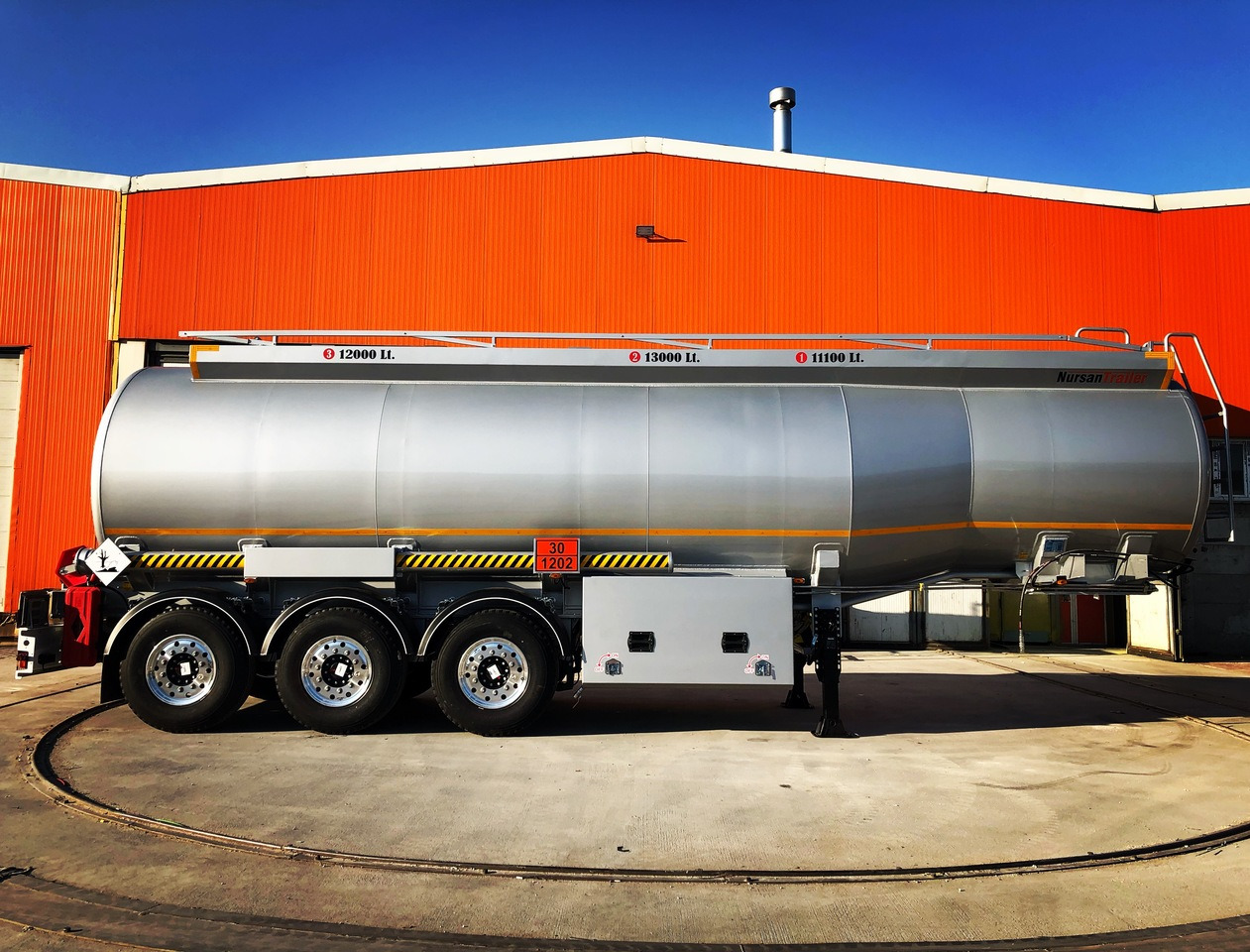 NURSAN Aluminium Tanker - Tartályos félpótkocsi: 5 kép. NURSAN Aluminium Tanker - Tartályos félpótkocsi: 5 kép.