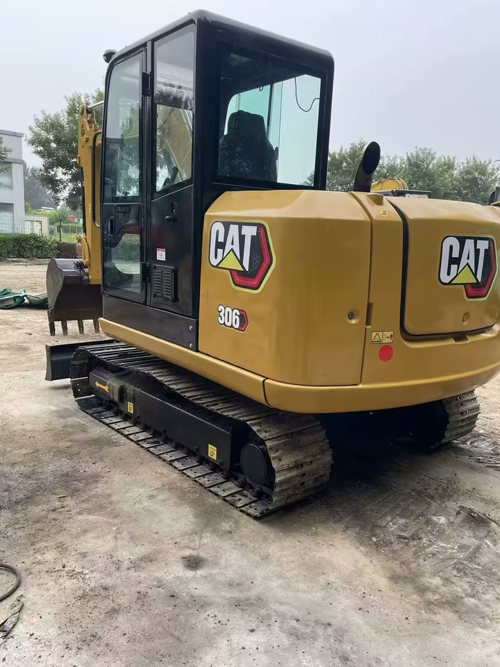 Minikotró CAT 306 E2: 1 kép.