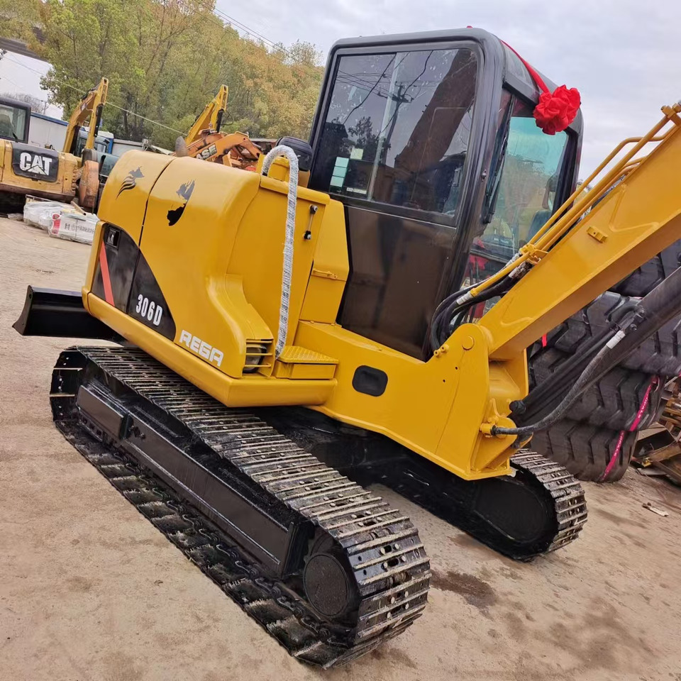 CAT 306D - Minikotró: 4 kép. CAT 306D - Minikotró: 4 kép.
