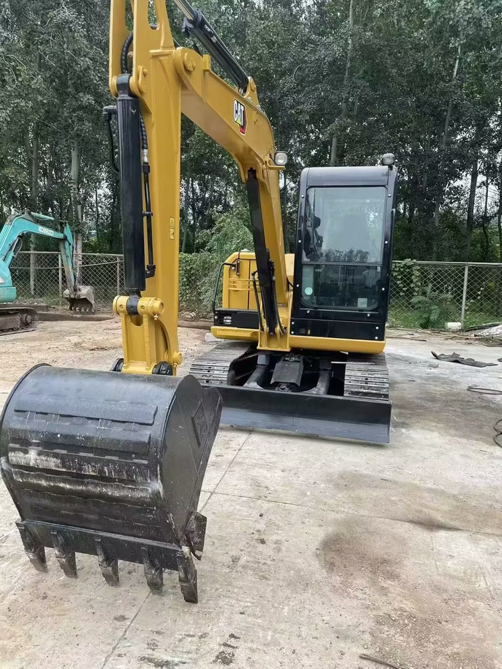 CAT 306E2 - Minikotró: 3 kép. CAT 306E2 - Minikotró: 3 kép.