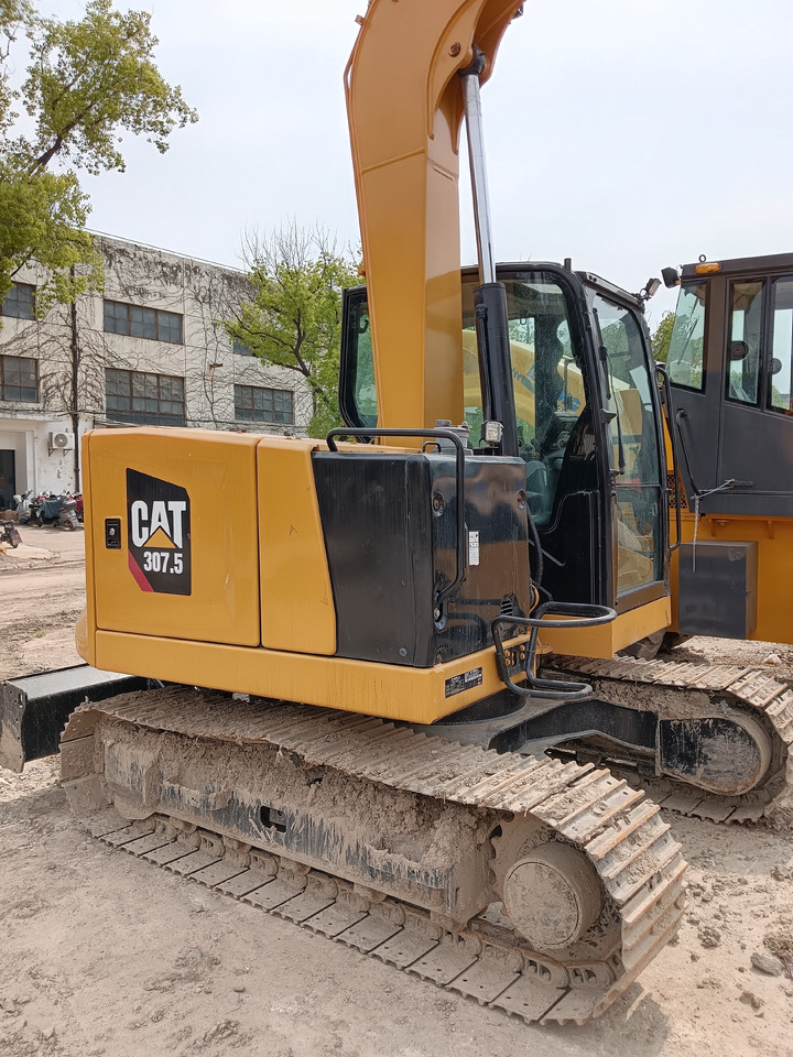CAT 307.5 - Lánctalpas kotró: 3 kép. CAT 307.5 - Lánctalpas kotró: 3 kép.