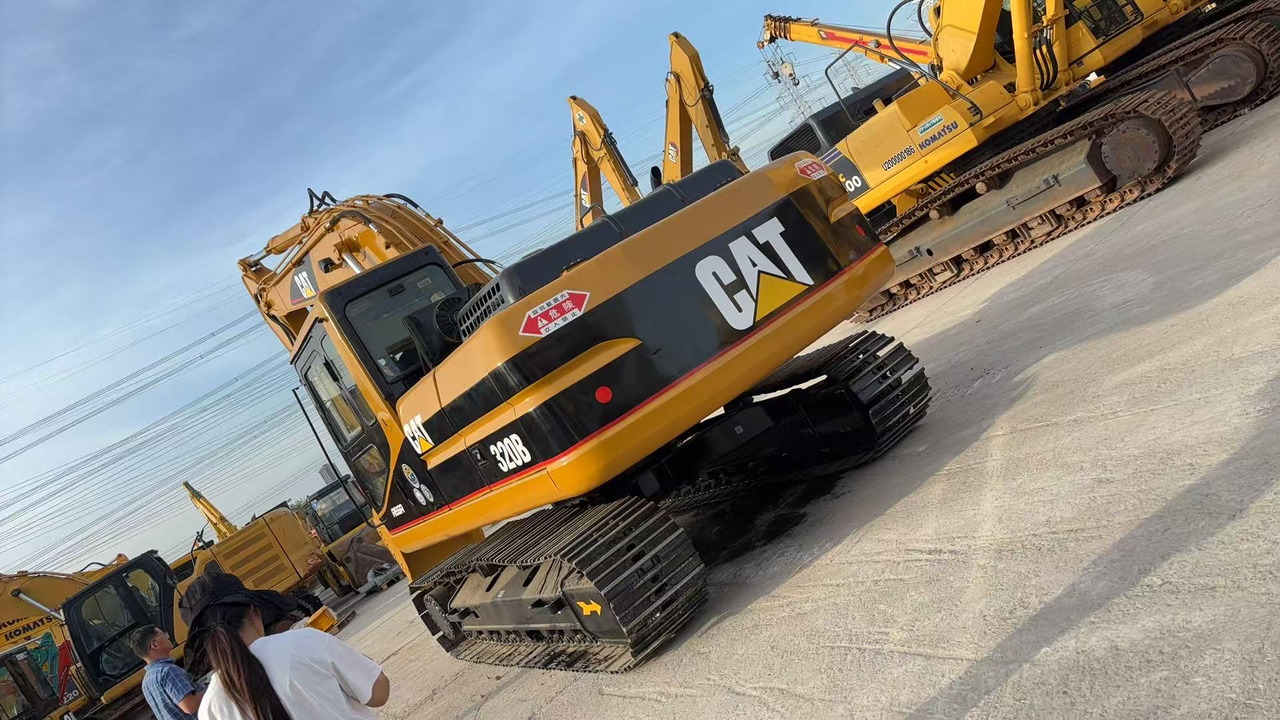 CAT 320BL - Lánctalpas kotró: 4 kép. CAT 320BL - Lánctalpas kotró: 4 kép.