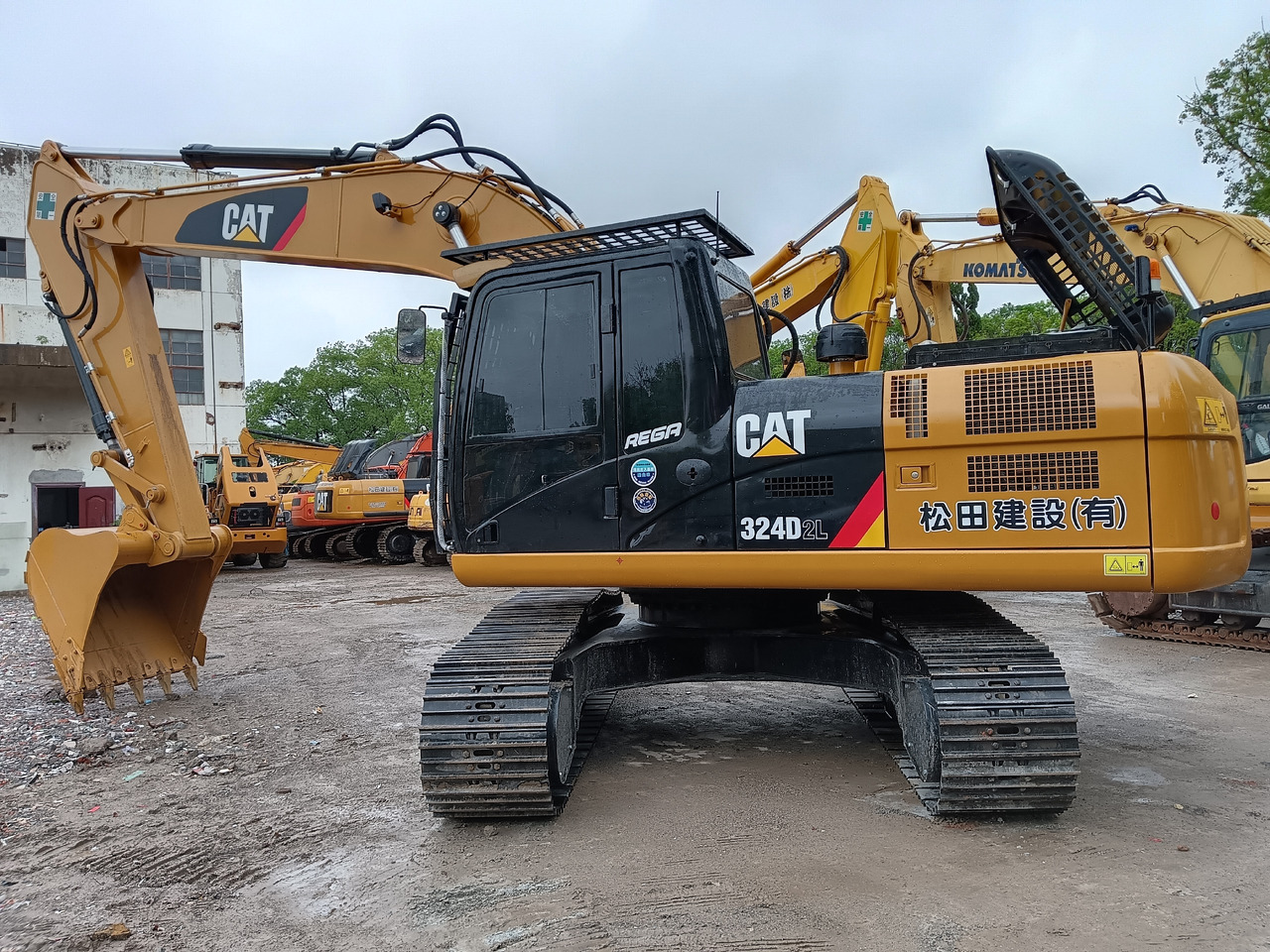 CAT 324D 324DL - Lánctalpas kotró: 1 kép. CAT 324D 324DL - Lánctalpas kotró: 1 kép.