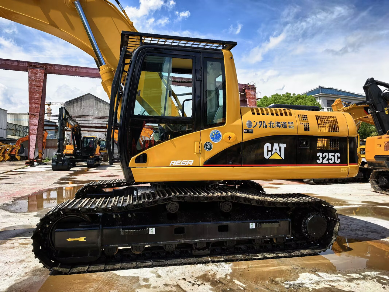CAT 325C - Lánctalpas kotró: 1 kép. CAT 325C - Lánctalpas kotró: 1 kép.