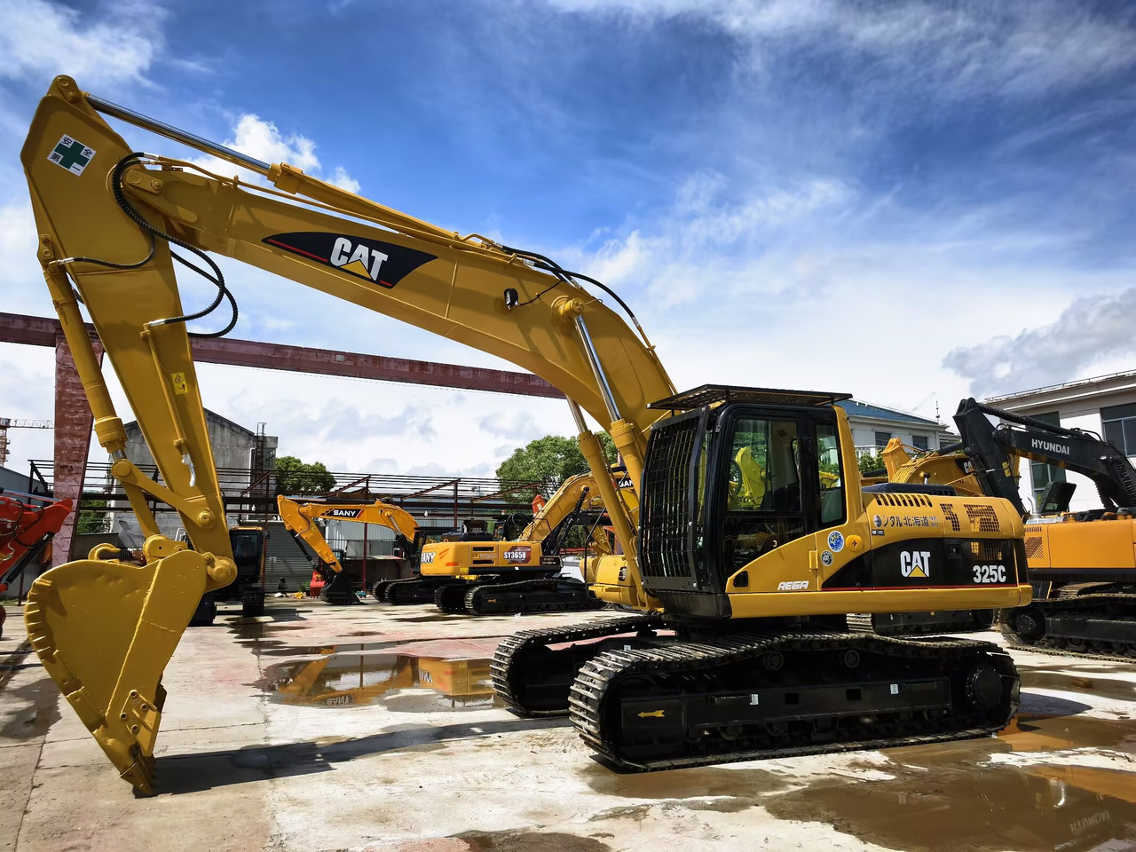 CAT 325C - Lánctalpas kotró: 2 kép. CAT 325C - Lánctalpas kotró: 2 kép.