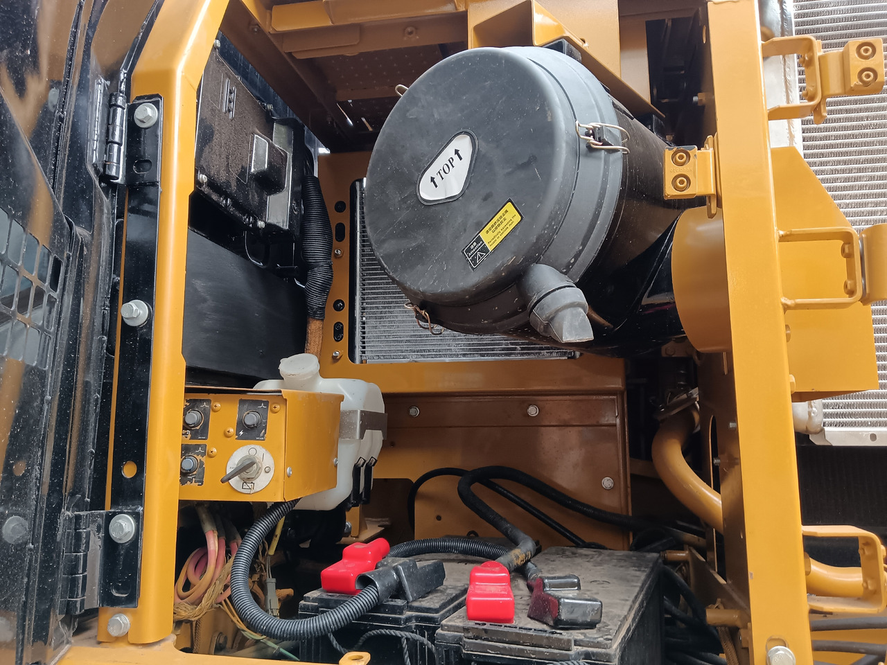 Lánctalpas kotró CAT 329D2L: 7 kép. Lánctalpas kotró CAT 329D2L: 7 kép.