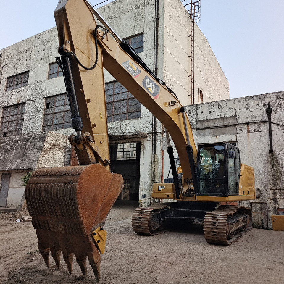 CAT 330GC - Lánctalpas kotró: 4 kép. CAT 330GC - Lánctalpas kotró: 4 kép.