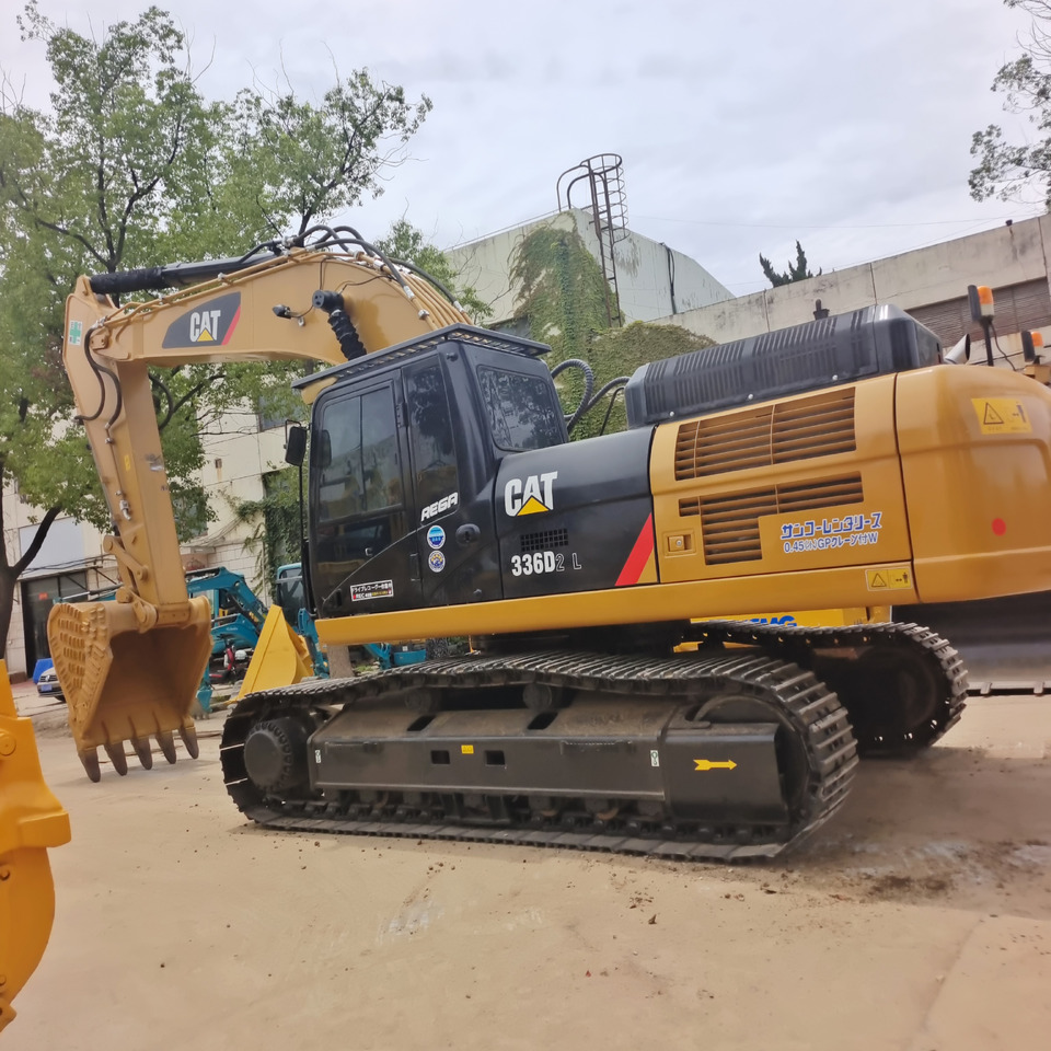 CAT 336D2 L CATERPILLAR 336D2 L - Lánctalpas kotró: 2 kép. CAT 336D2 L CATERPILLAR 336D2 L - Lánctalpas kotró: 2 kép.