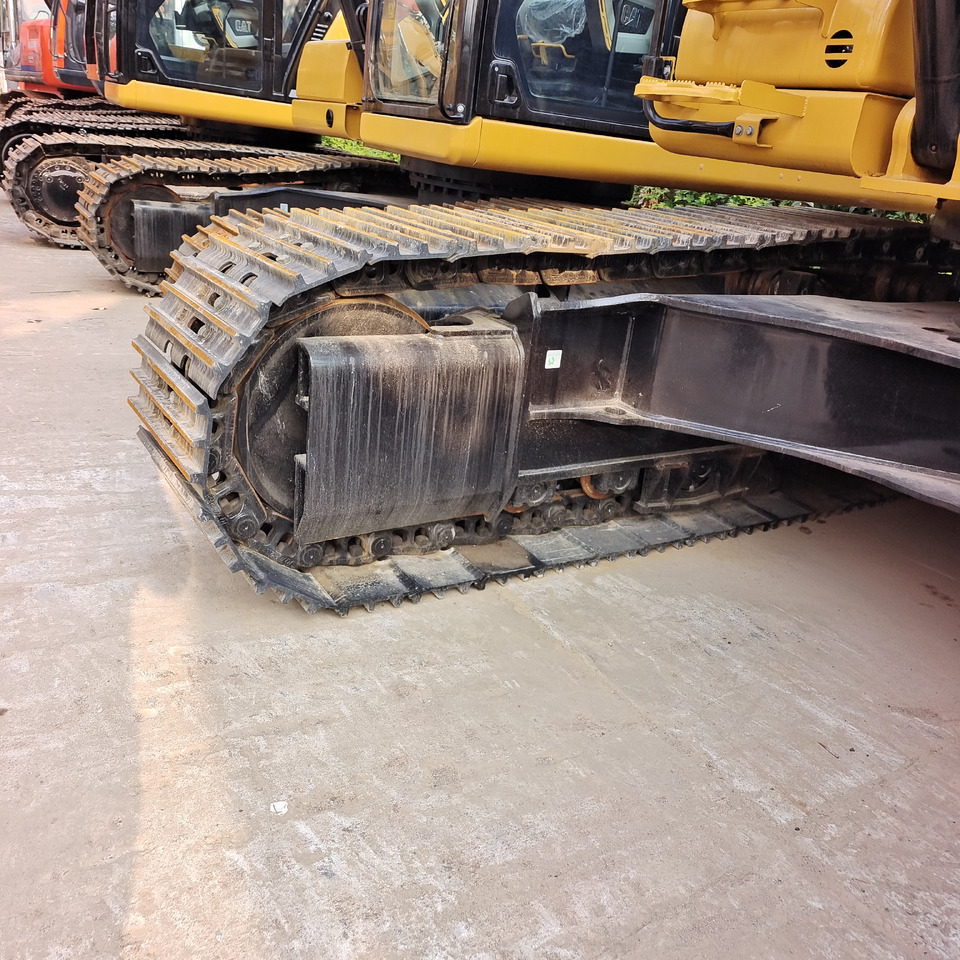 CAT 336GC - Lánctalpas kotró: 4 kép. CAT 336GC - Lánctalpas kotró: 4 kép.