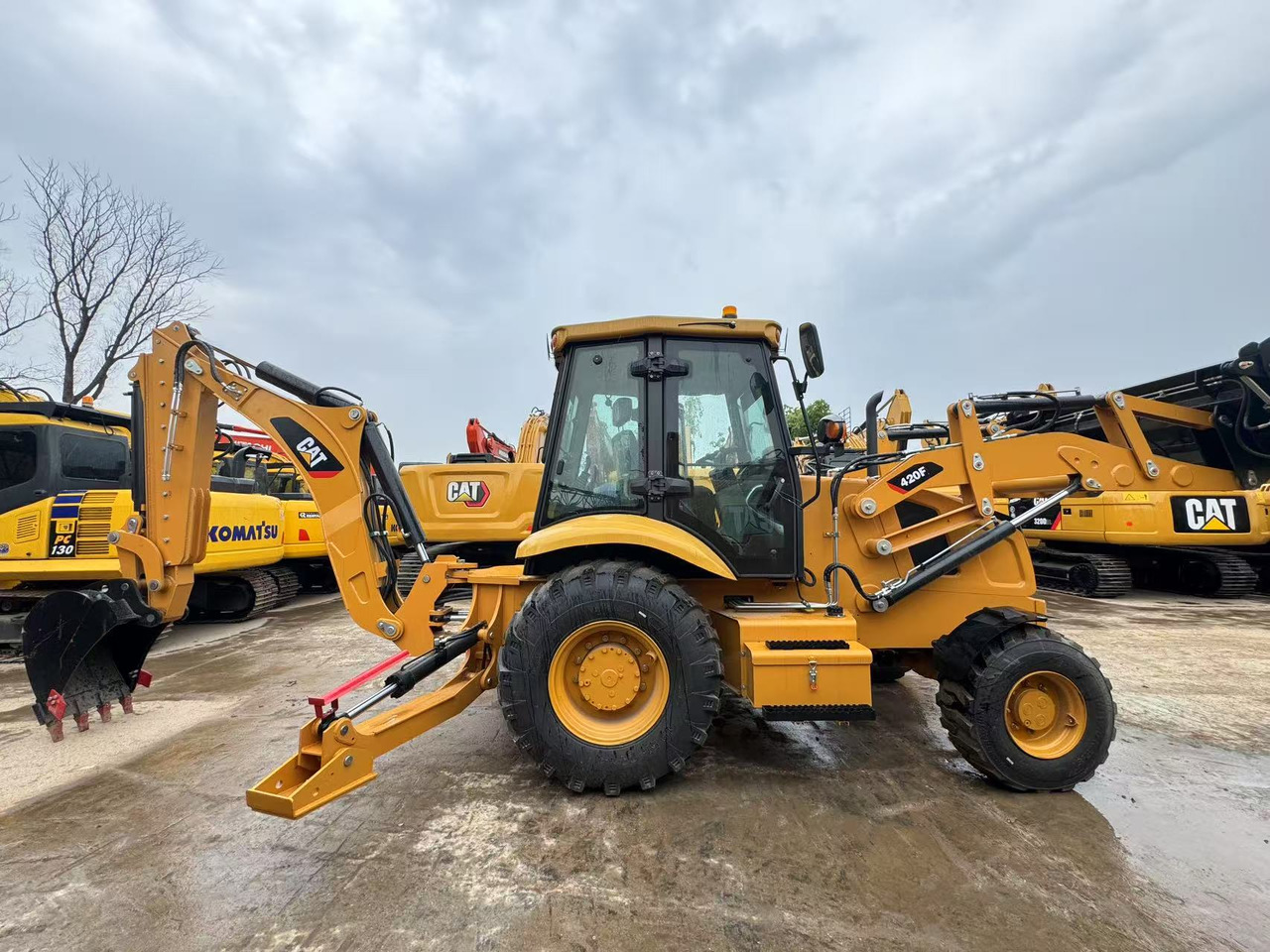 CAT 420F 100% NEW - Kotrórakodó: 1 kép. CAT 420F 100% NEW - Kotrórakodó: 1 kép.