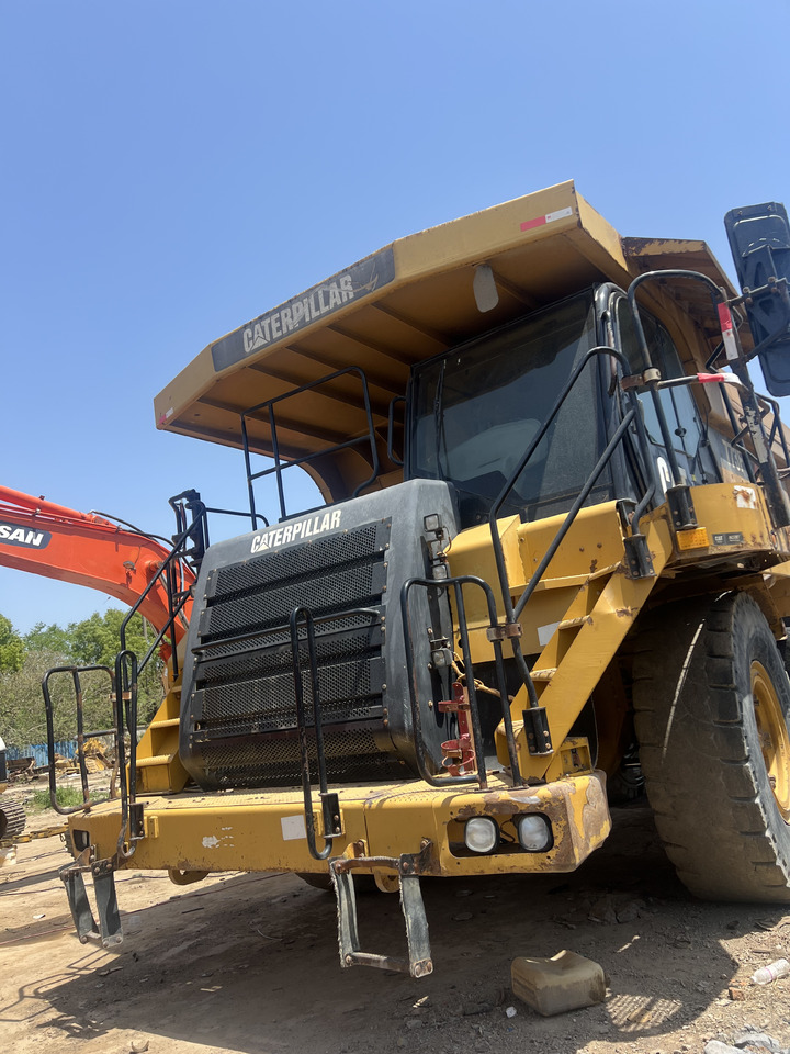 CAT 773F 45 TON ROCK TRUCK - Bánya teherautó: 2 kép. CAT 773F 45 TON ROCK TRUCK - Bánya teherautó: 2 kép.