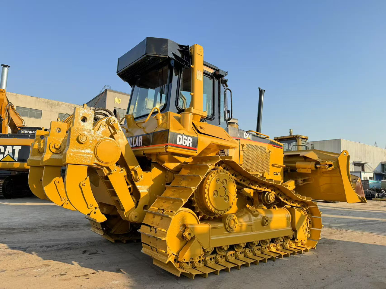 CAT D6R D6G D7G D9R D8T - Buldózer: 5 kép. CAT D6R D6G D7G D9R D8T - Buldózer: 5 kép.