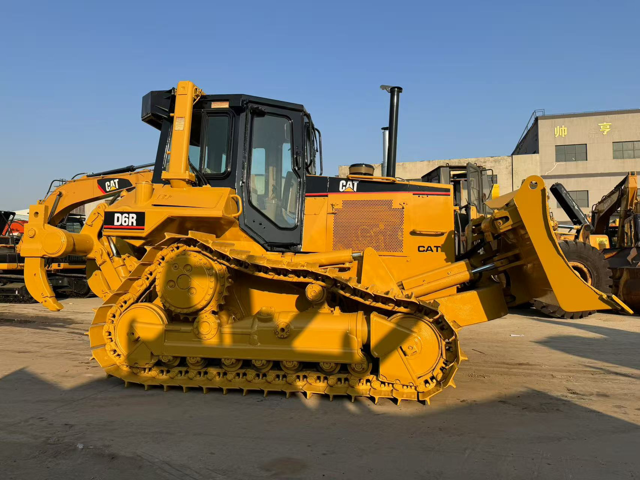 CAT D6R D6G D7G D9R D8T - Buldózer: 4 kép. CAT D6R D6G D7G D9R D8T - Buldózer: 4 kép.