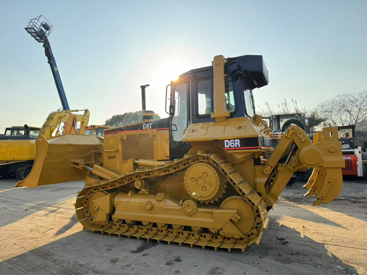 CAT D6R D6G D7G D9R D8T - Buldózer: 2 kép. CAT D6R D6G D7G D9R D8T - Buldózer: 2 kép.