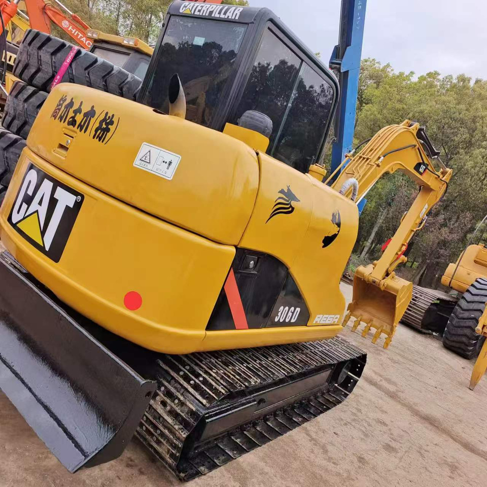 CATERPILLAR 306D CAT - Minikotró: 2 kép. CATERPILLAR 306D CAT - Minikotró: 2 kép.