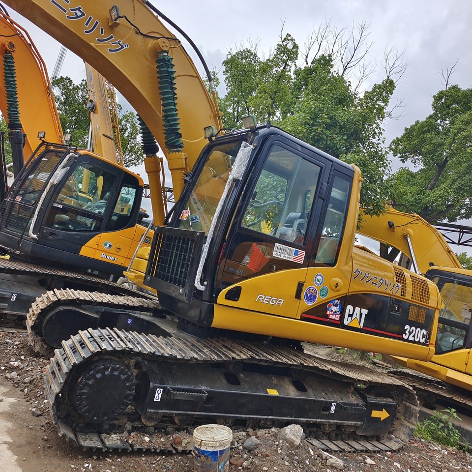 CATERPILLAR 320 CL CAT 320CL 320D2L - Lánctalpas kotró: 4 kép. CATERPILLAR 320 CL CAT 320CL 320D2L - Lánctalpas kotró: 4 kép.
