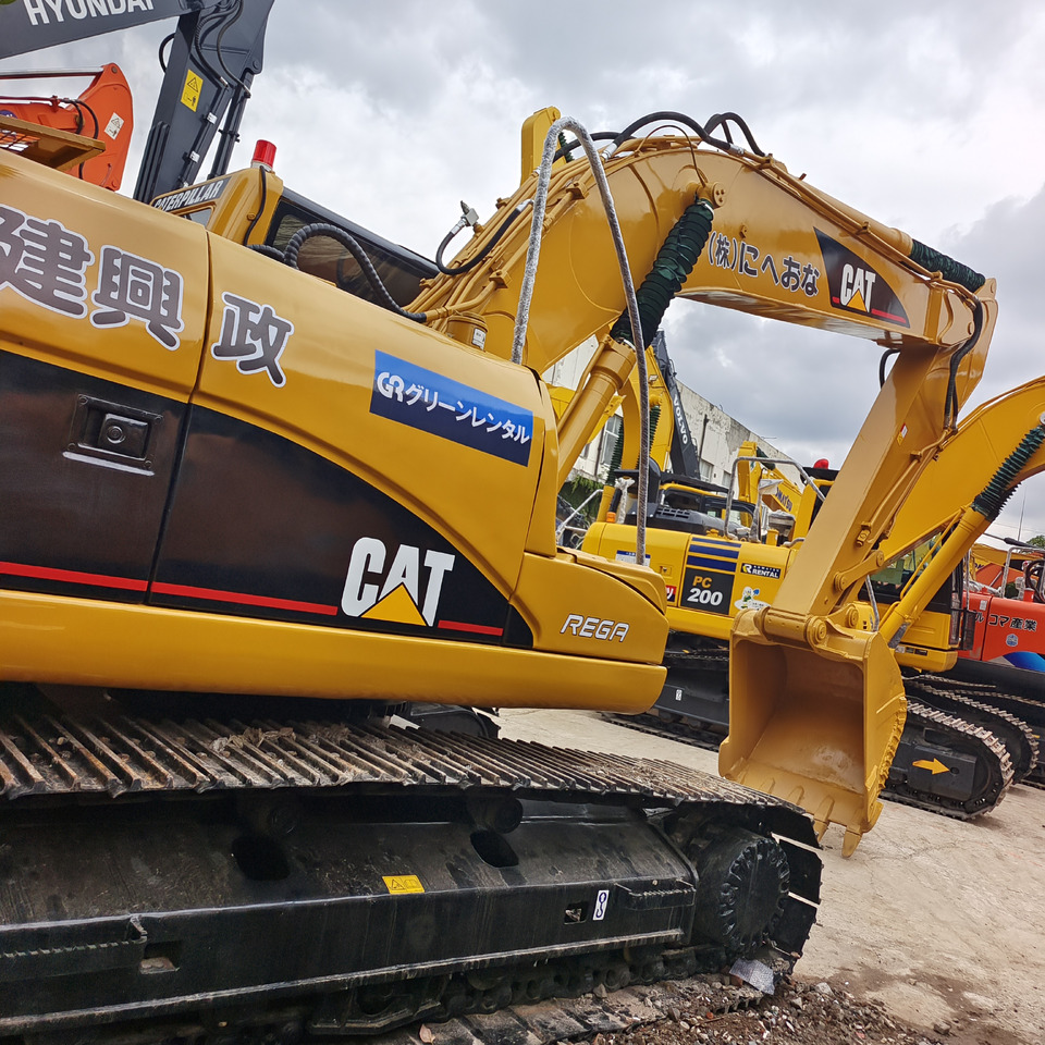 CATERPILLAR 320 CL CAT 320CL 320D2L - Lánctalpas kotró: 1 kép. CATERPILLAR 320 CL CAT 320CL 320D2L - Lánctalpas kotró: 1 kép.