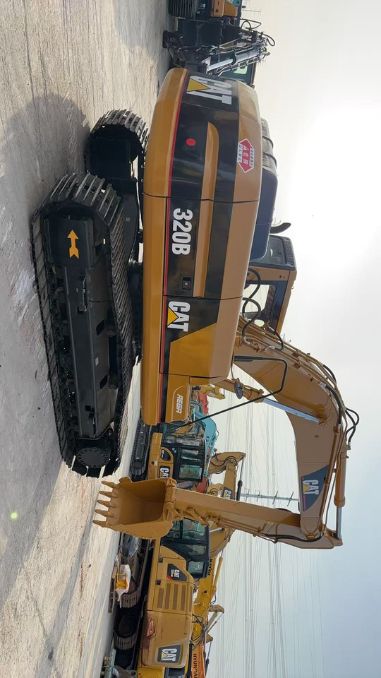 CATERPILLAR 320BL CAT 320 BL 320CL 320D2L 320GC - Lánctalpas kotró: 3 kép. CATERPILLAR 320BL CAT 320 BL 320CL 320D2L 320GC - Lánctalpas kotró: 3 kép.