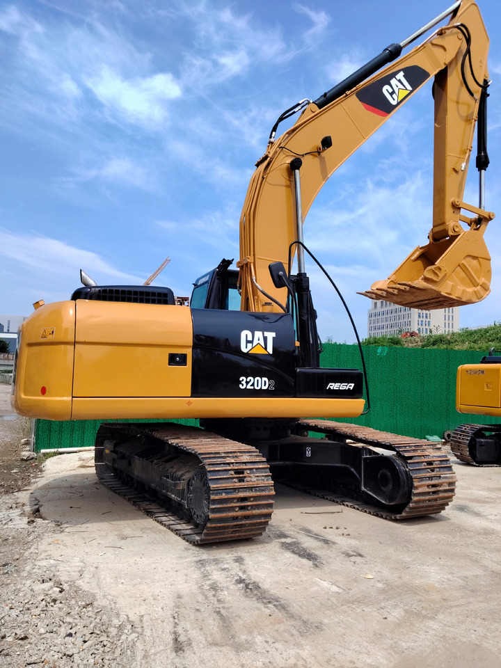 CATERPILLAR 320D2 C7.1 ENGINE CAT 320 D 320GC - Lánctalpas kotró: 2 kép. CATERPILLAR 320D2 C7.1 ENGINE CAT 320 D 320GC - Lánctalpas kotró: 2 kép.