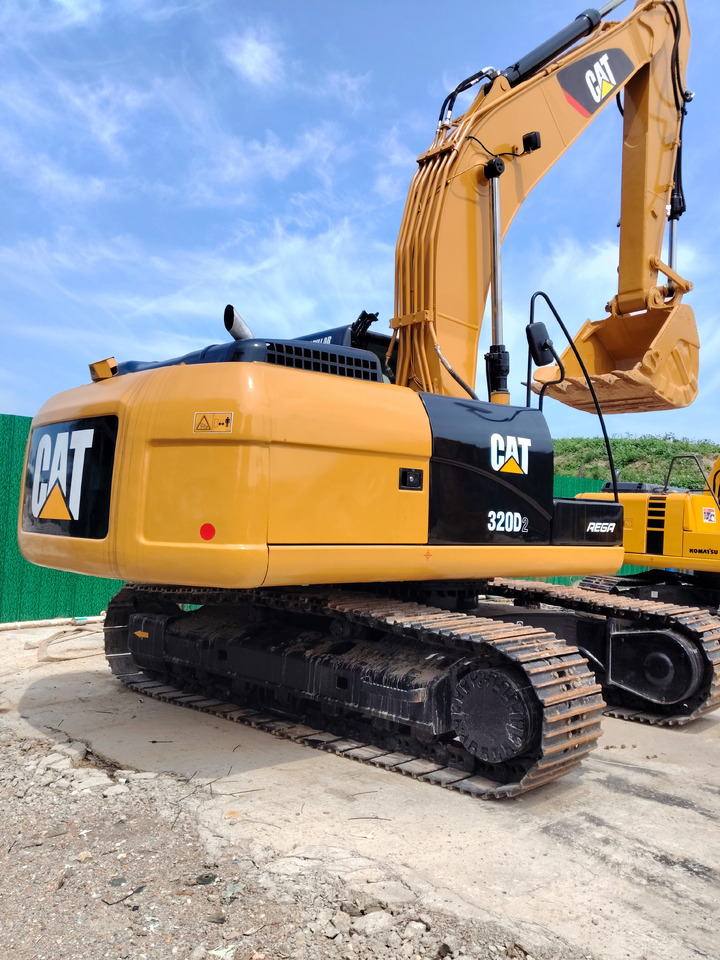 CATERPILLAR 320D2 L CAT 320D2L WITH C7.1 ENGINE - Lánctalpas kotró: 3 kép. CATERPILLAR 320D2 L CAT 320D2L WITH C7.1 ENGINE - Lánctalpas kotró: 3 kép.