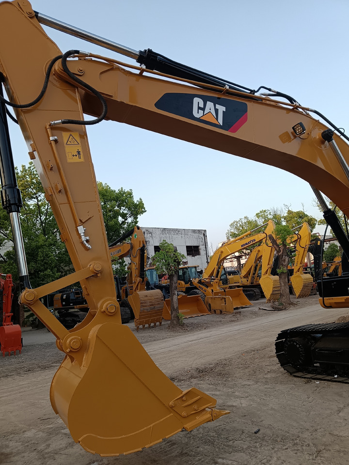 CATERPILLAR 320D2L CAT 320 D 2 L - Lánctalpas kotró: 5 kép. CATERPILLAR 320D2L CAT 320 D 2 L - Lánctalpas kotró: 5 kép.