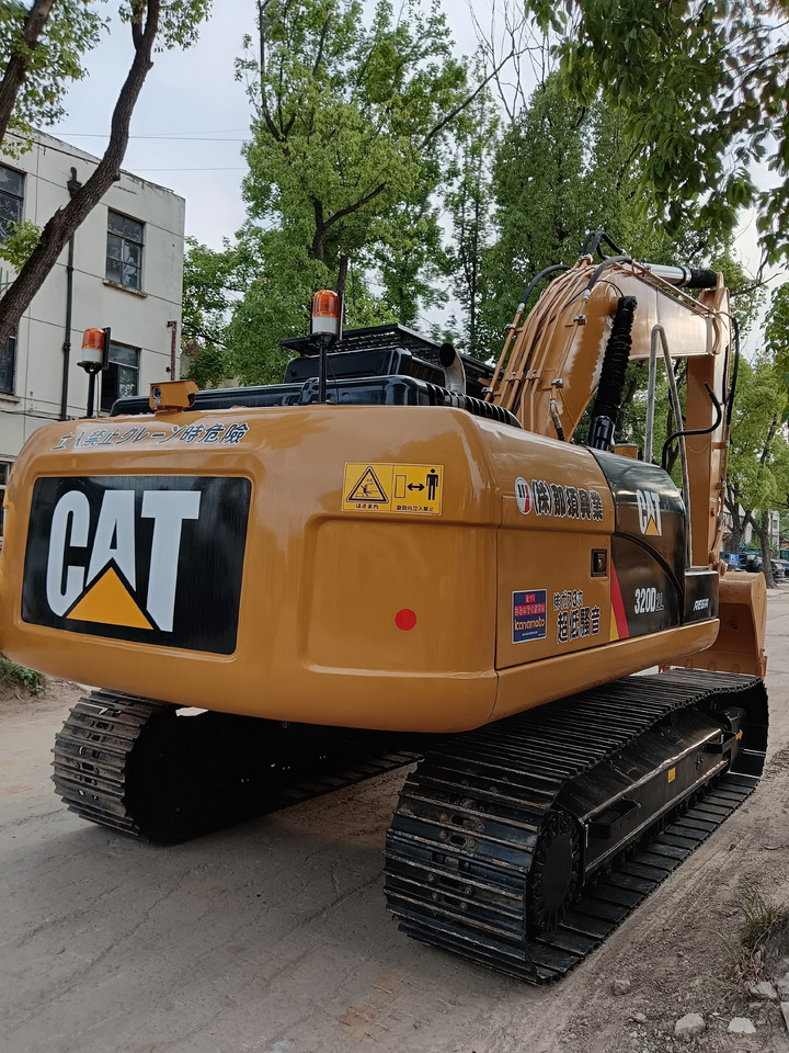 CATERPILLAR 320D2L CAT 320D - Lánctalpas kotró: 4 kép. CATERPILLAR 320D2L CAT 320D - Lánctalpas kotró: 4 kép.