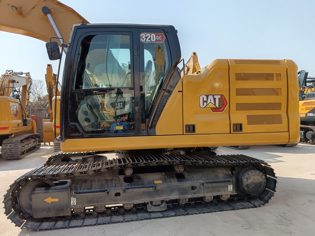 CATERPILLAR 320GC CAT - Lánctalpas kotró: 5 kép. CATERPILLAR 320GC CAT - Lánctalpas kotró: 5 kép.