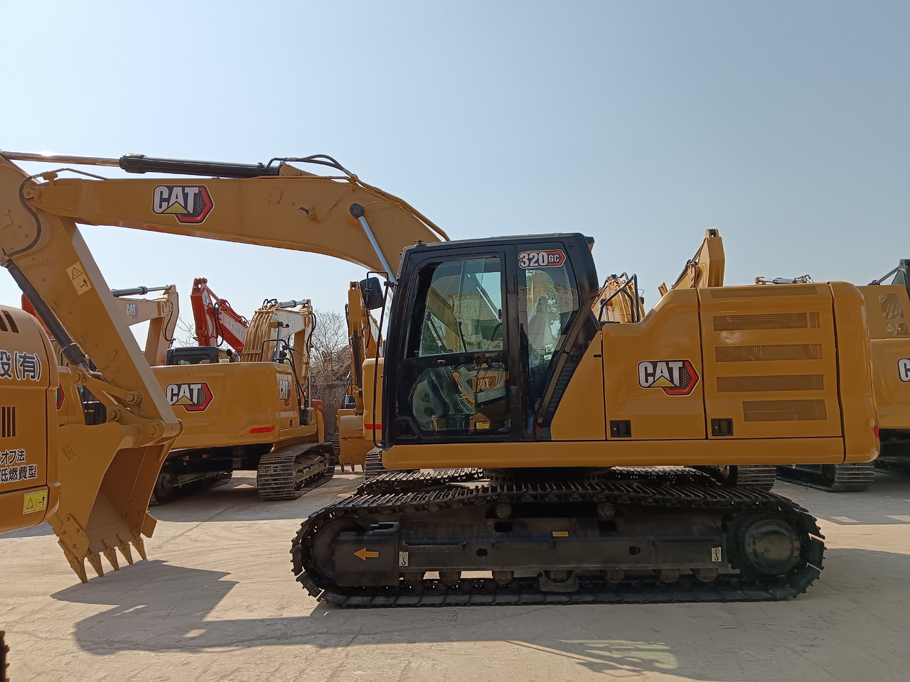 CATERPILLAR 320GC CAT - Lánctalpas kotró: 4 kép. CATERPILLAR 320GC CAT - Lánctalpas kotró: 4 kép.