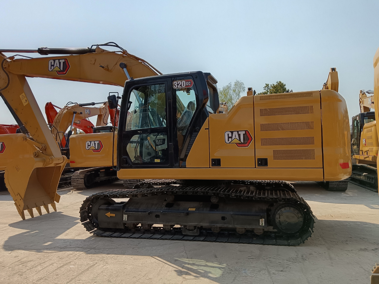 CATERPILLAR 320GC CAT - Lánctalpas kotró: 1 kép. CATERPILLAR 320GC CAT - Lánctalpas kotró: 1 kép.