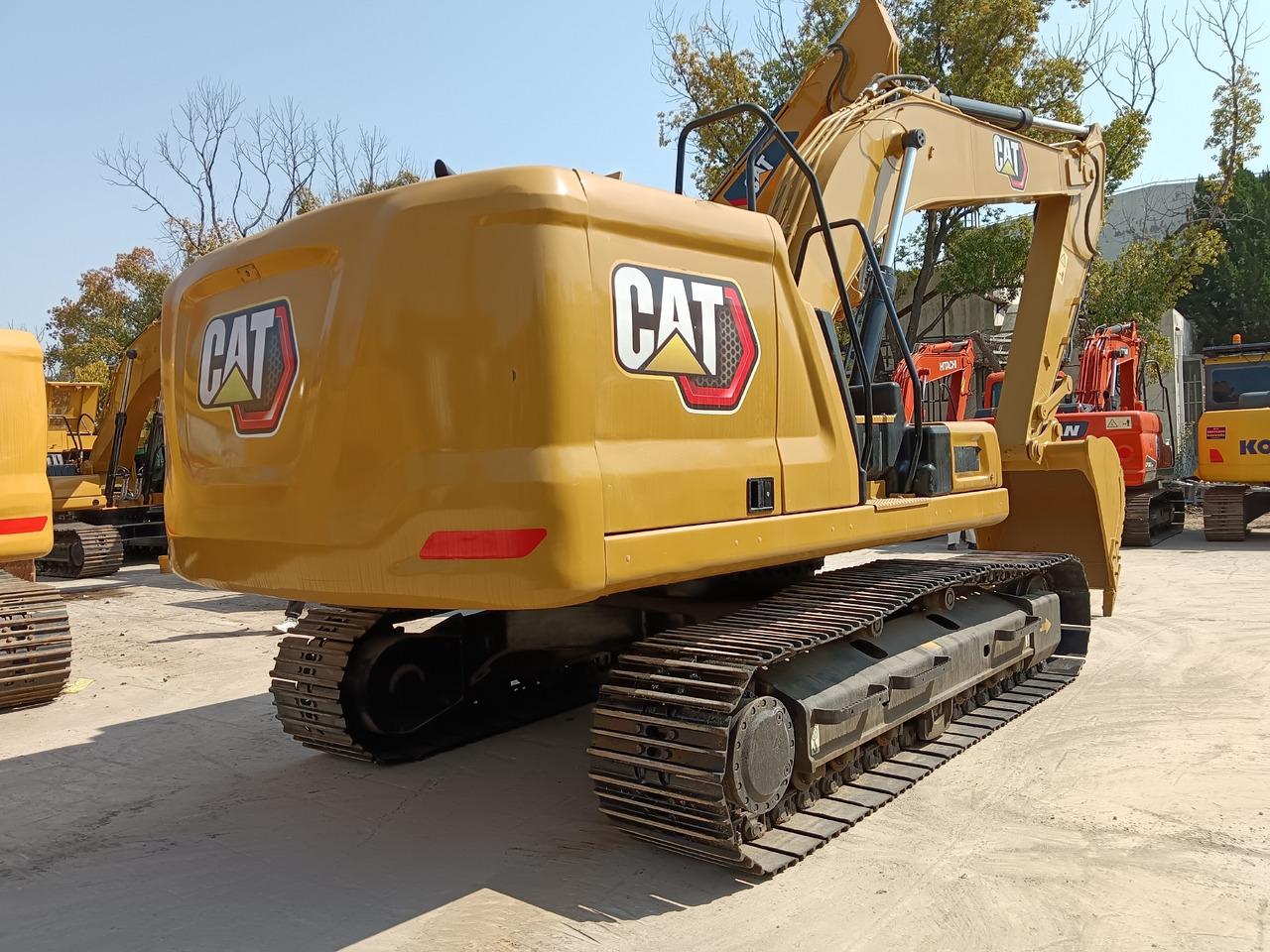 CATERPILLAR 320GC CAT - Lánctalpas kotró: 2 kép. CATERPILLAR 320GC CAT - Lánctalpas kotró: 2 kép.
