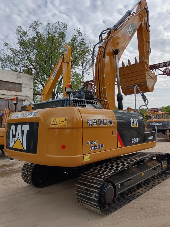 CATERPILLAR 324DL - Lánctalpas kotró: 1 kép. CATERPILLAR 324DL - Lánctalpas kotró: 1 kép.