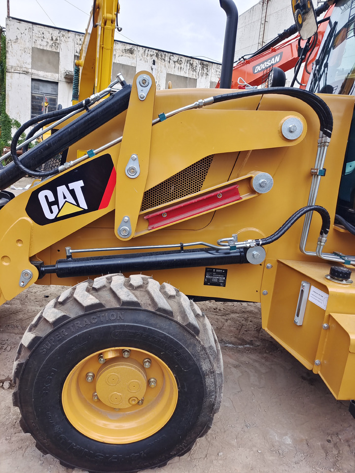 CATERPILLAR 420F CAT 100% NEW - Kotrórakodó: 2 kép. CATERPILLAR 420F CAT 100% NEW - Kotrórakodó: 2 kép.