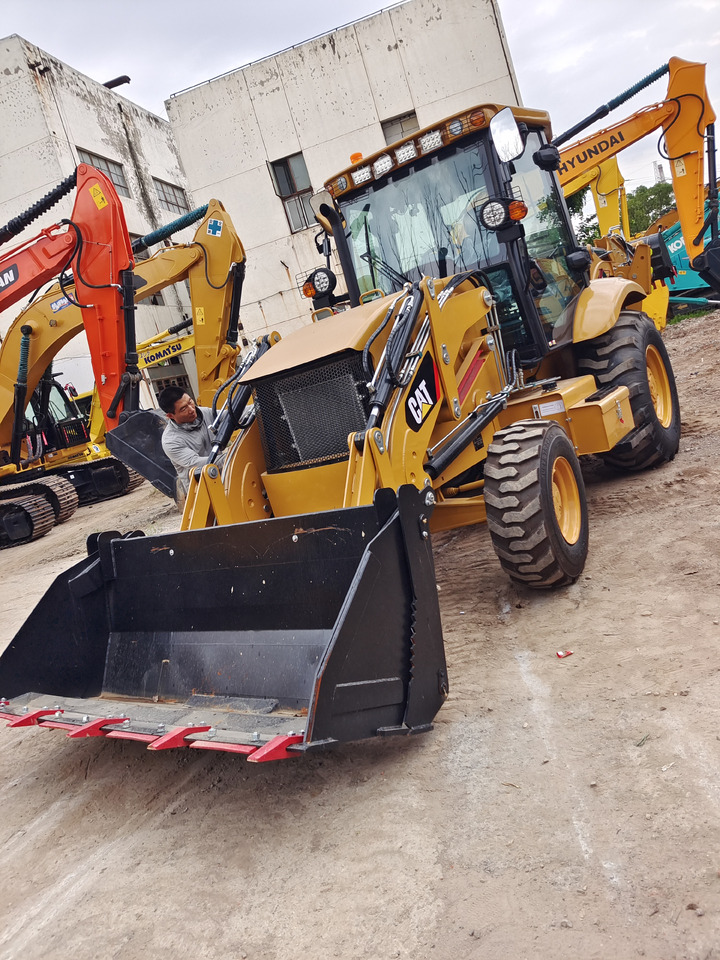 CATERPILLAR 420F CAT 100% NEW - Kotrórakodó: 3 kép. CATERPILLAR 420F CAT 100% NEW - Kotrórakodó: 3 kép.