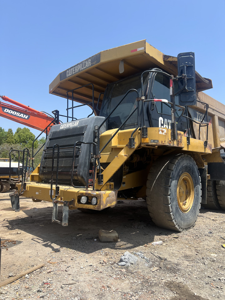 Bánya teherautó CATERPILLAR 773F: 1 kép.