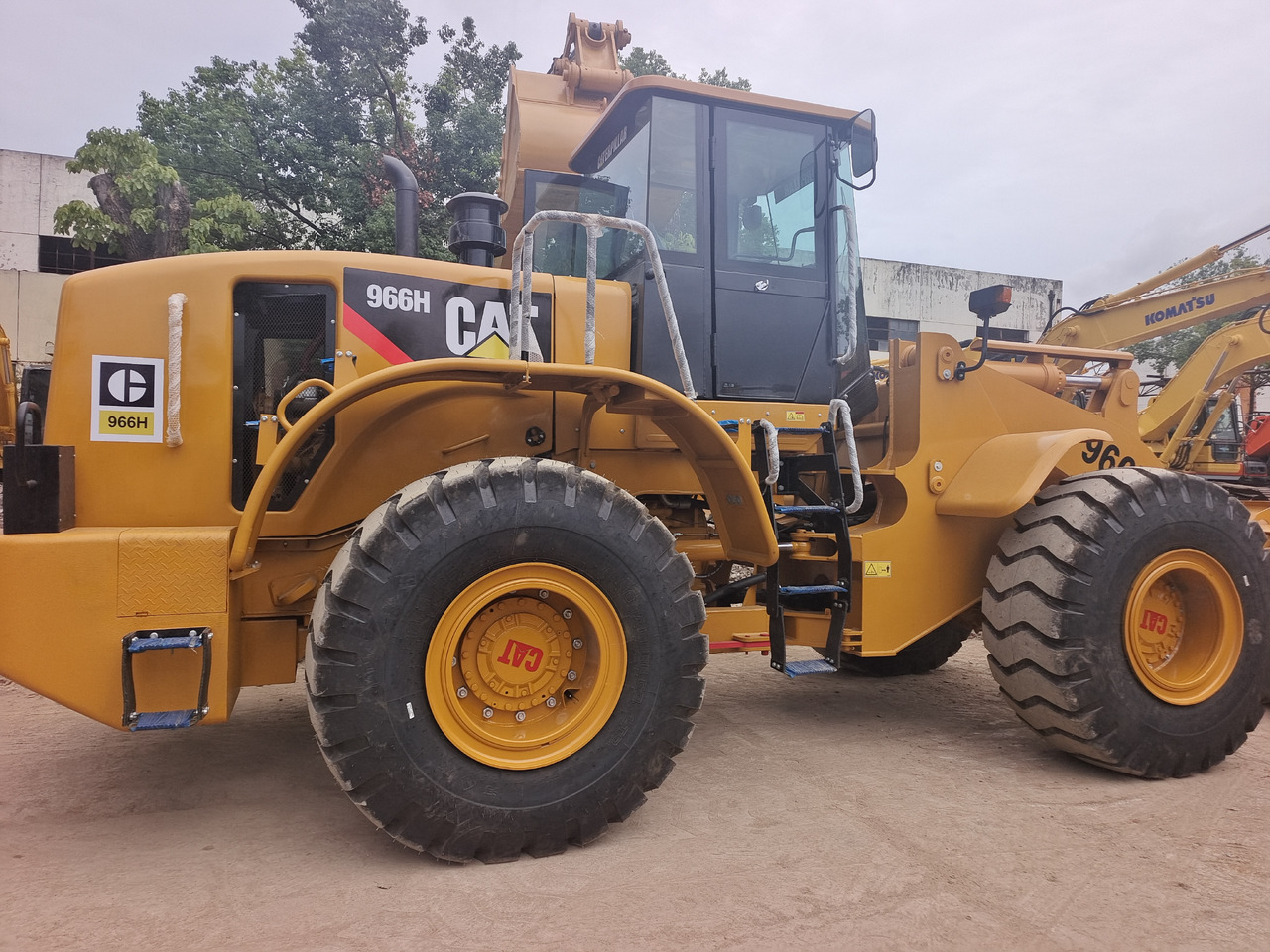 CATERPILLAR 966 H CAT 950 GC 950H - Gumikerekes homlokrakodó: 4 kép. CATERPILLAR 966 H CAT 950 GC 950H - Gumikerekes homlokrakodó: 4 kép.