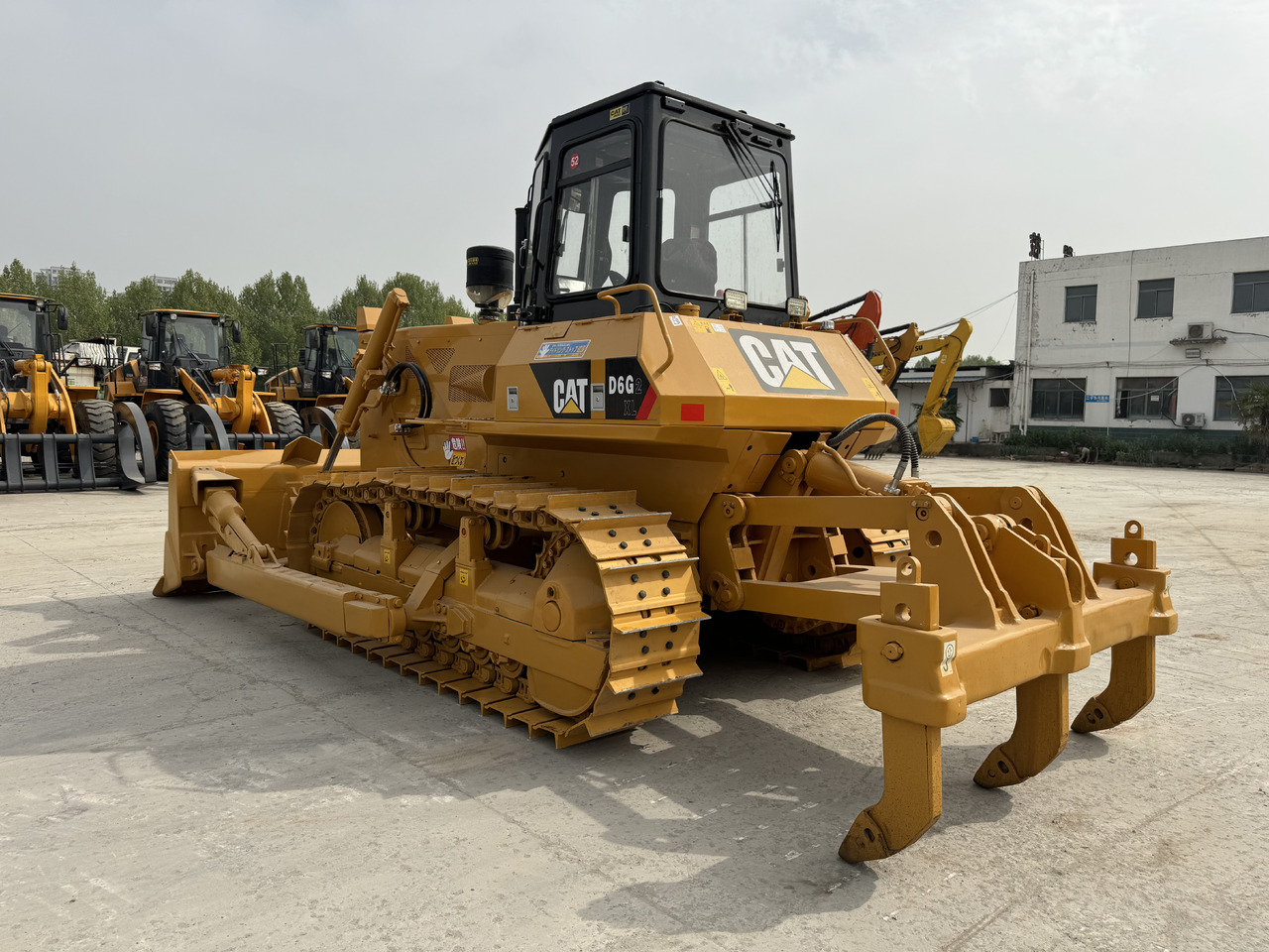 CATERPILLAR D6G CAT - Buldózer: 1 kép. CATERPILLAR D6G CAT - Buldózer: 1 kép.