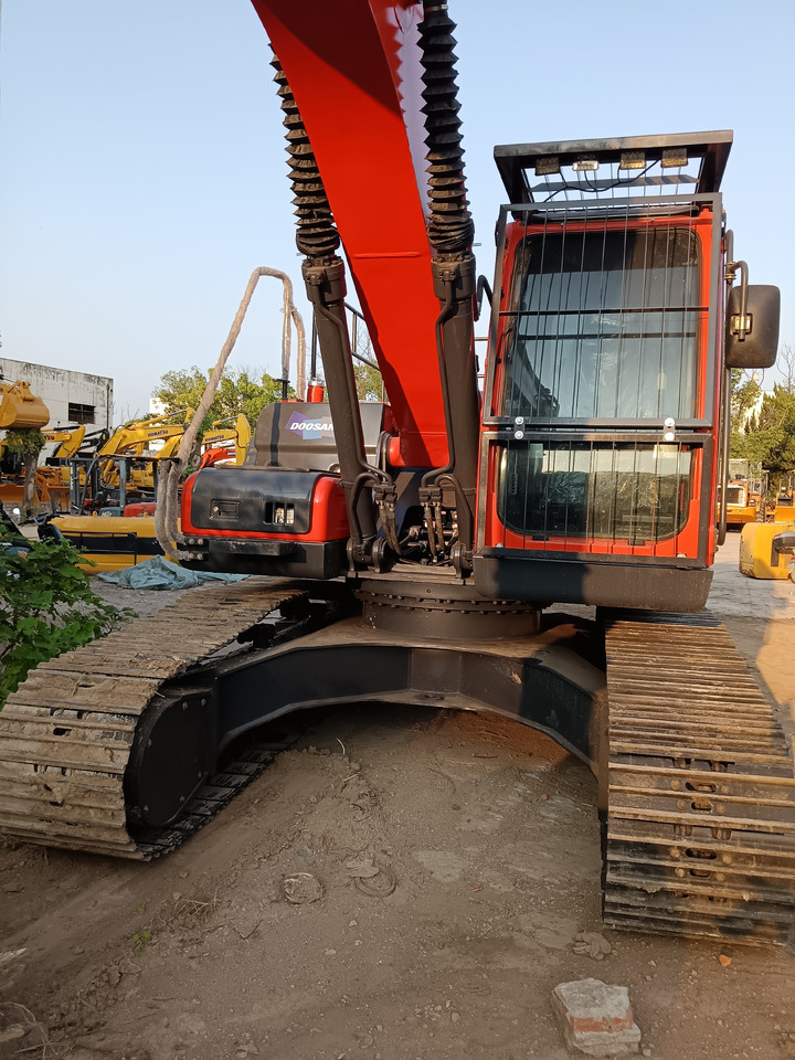 DOOSAN DX225 LC - 9C DX225LCA - Lánctalpas kotró: 4 kép. DOOSAN DX225 LC - 9C DX225LCA - Lánctalpas kotró: 4 kép.