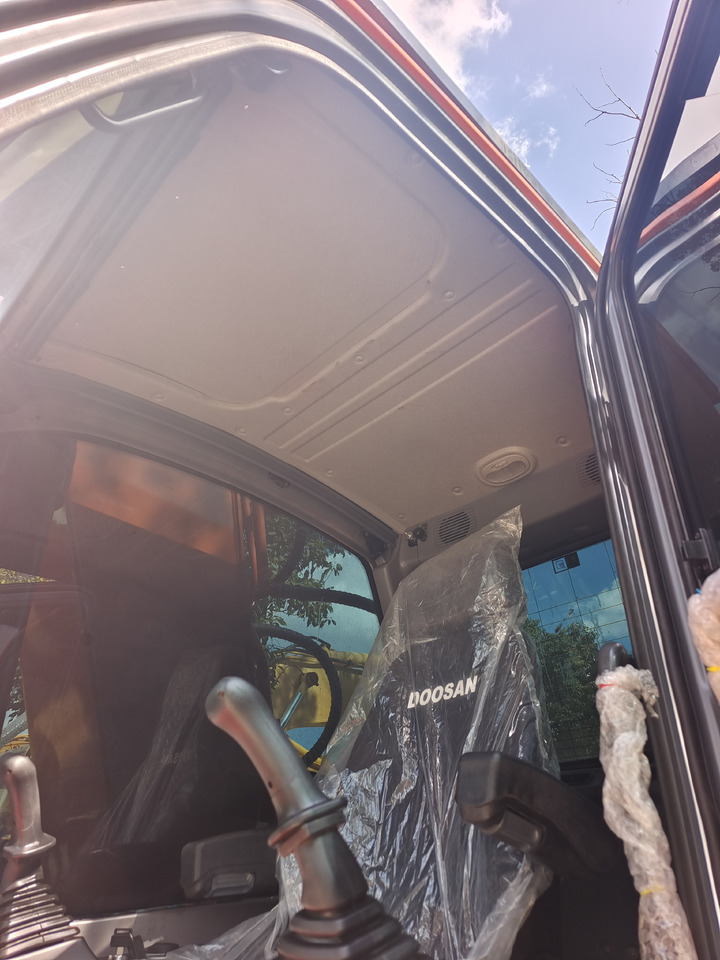 DOOSAN DX225 LCA DX 225 LC - 9C - Lánctalpas kotró: 5 kép. DOOSAN DX225 LCA DX 225 LC - 9C - Lánctalpas kotró: 5 kép.