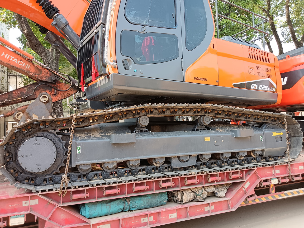 DOOSAN DX225 LCA LC-9C - Lánctalpas kotró: 4 kép. DOOSAN DX225 LCA LC-9C - Lánctalpas kotró: 4 kép.
