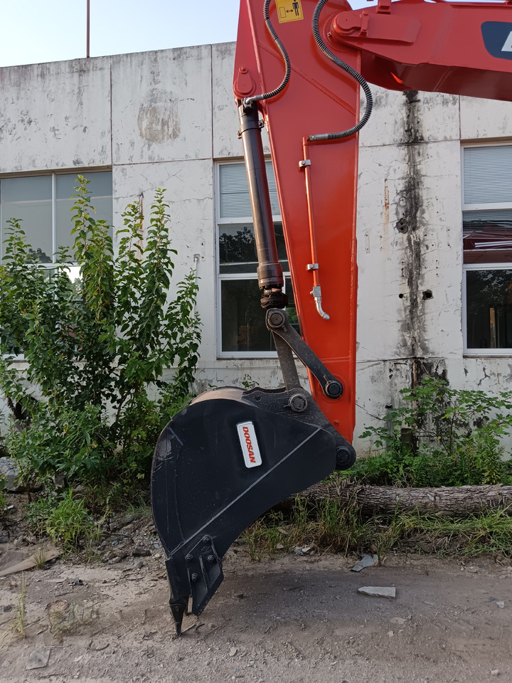 DOOSAN DX225LC-9C DX225 LCA - Lánctalpas kotró: 2 kép. DOOSAN DX225LC-9C DX225 LCA - Lánctalpas kotró: 2 kép.