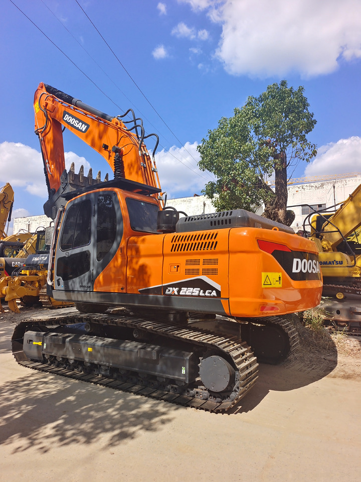 DOOSAN DX225LCA DX225 LC-9C - Lánctalpas kotró: 1 kép. DOOSAN DX225LCA DX225 LC-9C - Lánctalpas kotró: 1 kép.