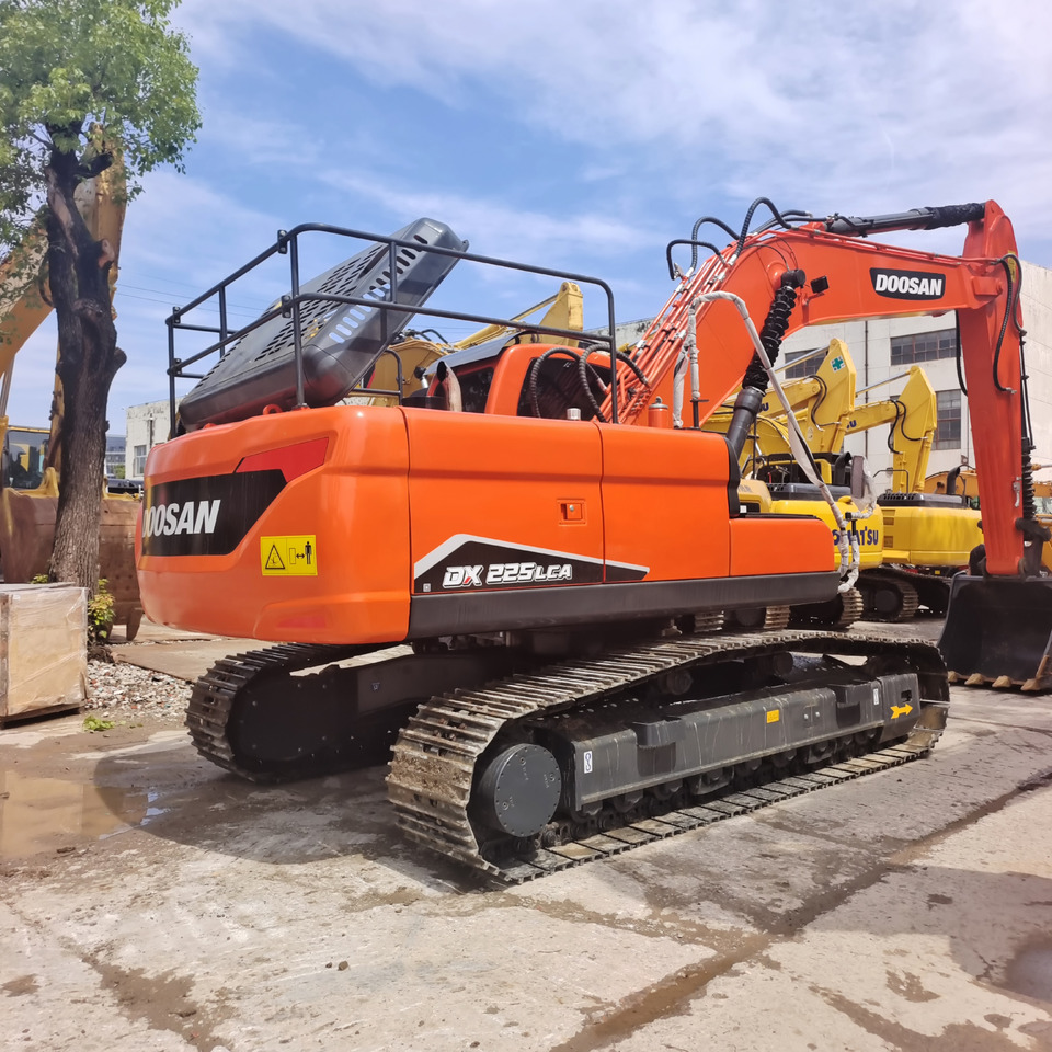DOOSAN DX225LCA DX225 LC - 9C - Lánctalpas kotró: 1 kép. DOOSAN DX225LCA DX225 LC - 9C - Lánctalpas kotró: 1 kép.