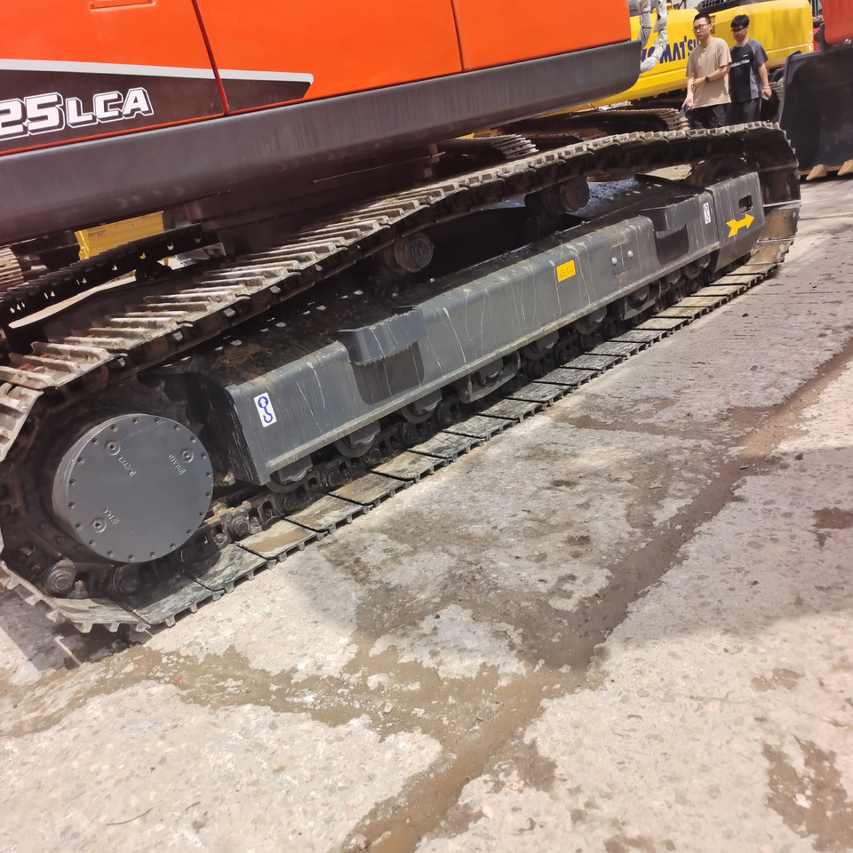 DOOSAN DX225LCA DX225LC-9C - Lánctalpas kotró: 2 kép. DOOSAN DX225LCA DX225LC-9C - Lánctalpas kotró: 2 kép.