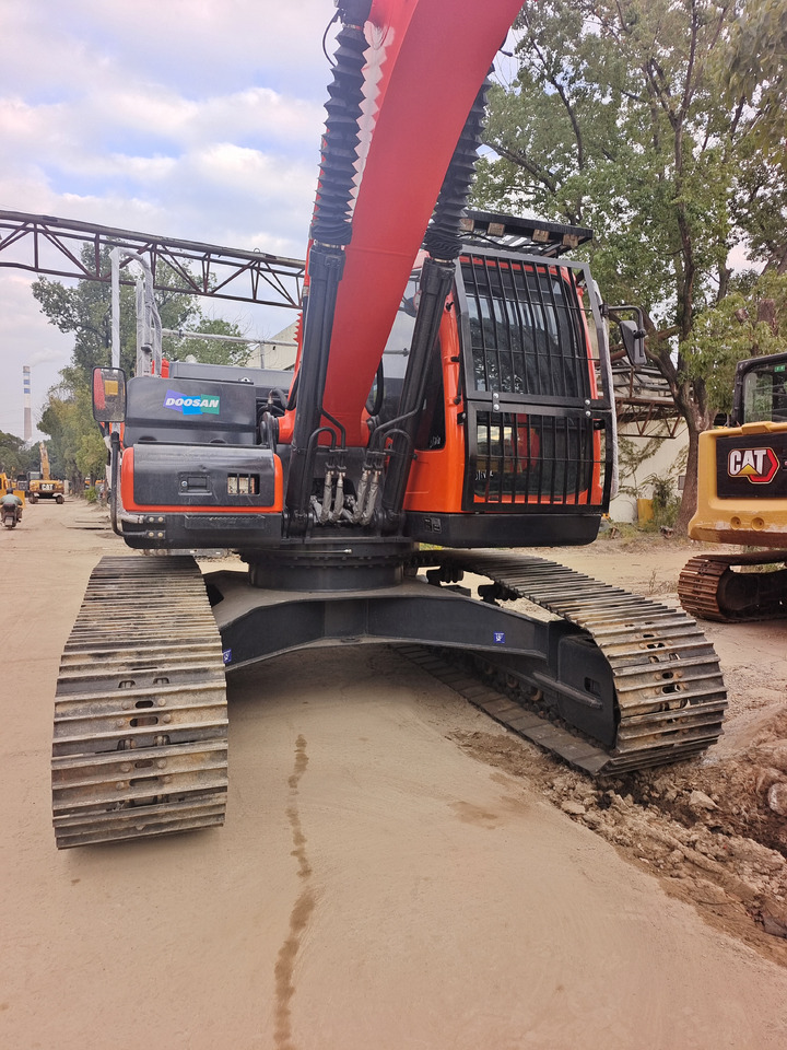 DOOSAN DX225LCA - Lánctalpas kotró: 5 kép. DOOSAN DX225LCA - Lánctalpas kotró: 5 kép.